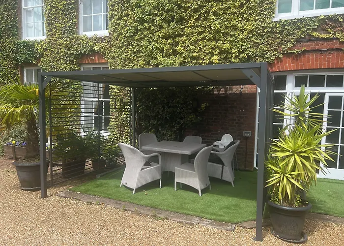 Harmondsworth Hall Guest House